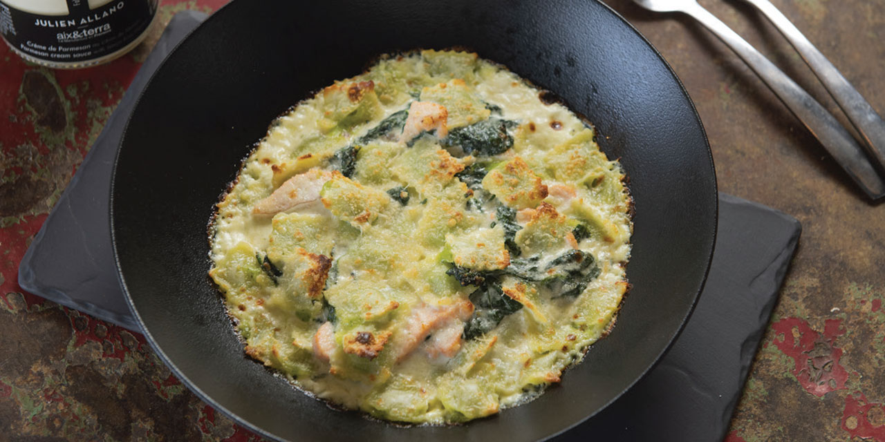 Gratin de ravioles au Saumon frais et épinards. Crème de Parmesan citron de Menton
