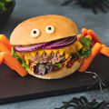 Burger araignée aux jeunes pousses douces et concassé de tomates
