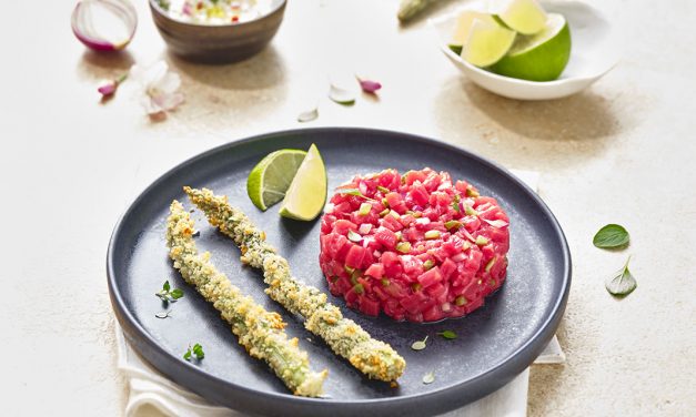 Tartare de bœuf et asperges panées au parmesan