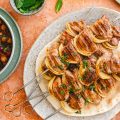 Brochettes de gigot d’agneau aux oignons