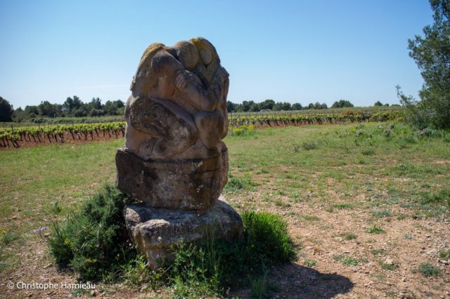 Statue dans les vignes de la cave coopérative Les Vignerons Montagnac Domitienne