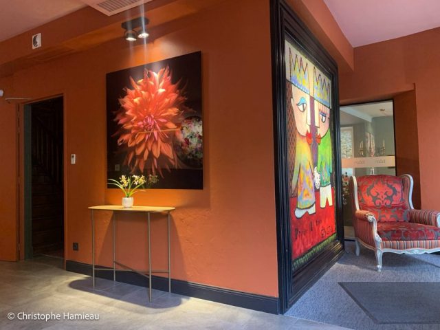 Dans l'entrée de l'Hôtel Naad