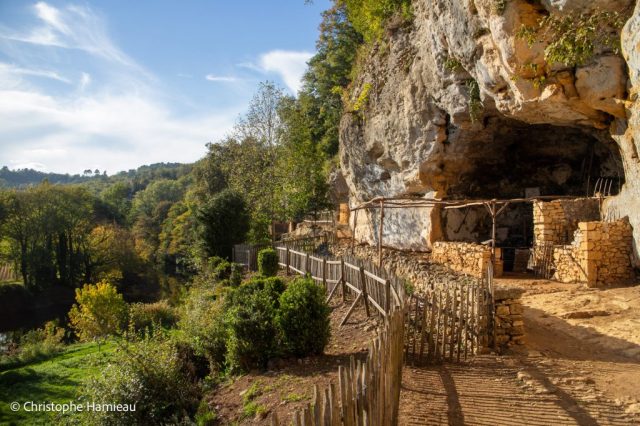 Lee village troglodytique de La Madeleine