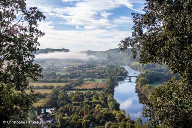 Douce vallée d&rsquo;automne du haut du château de Beynac