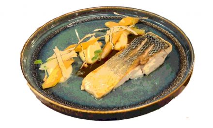 Filet de bar grillé et trilogie de salsifis