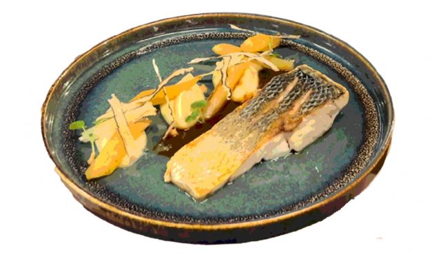 Filet de bar grillé et trilogie de salsifis