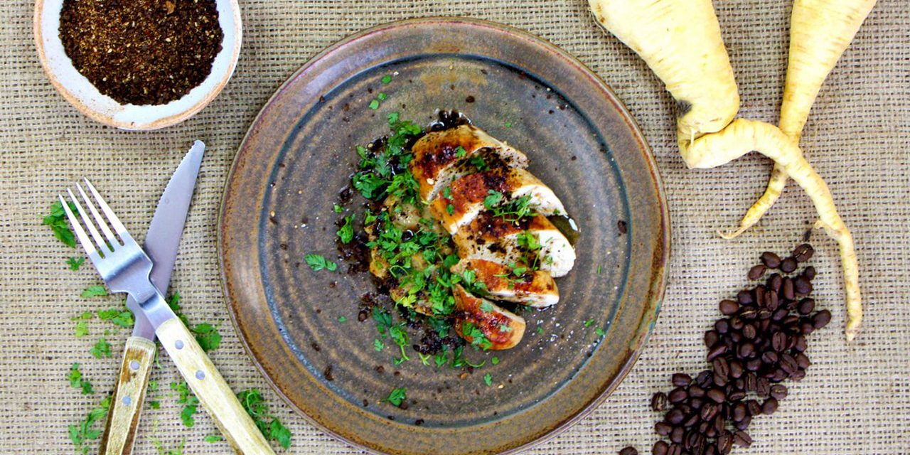 Volaille rôtie, purée de panais au café, jus corsé et poudre café-sésame