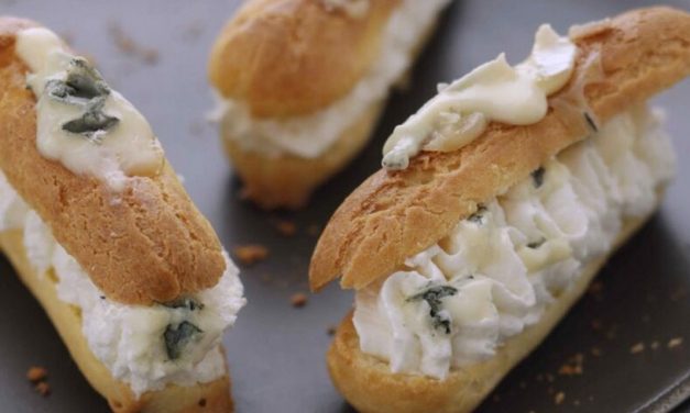 Éclairs salés à la crème fouettée au Bresse Bleu