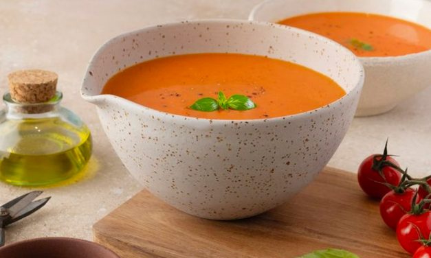 Soupe froide poivrons, tomates et lait de chèvre